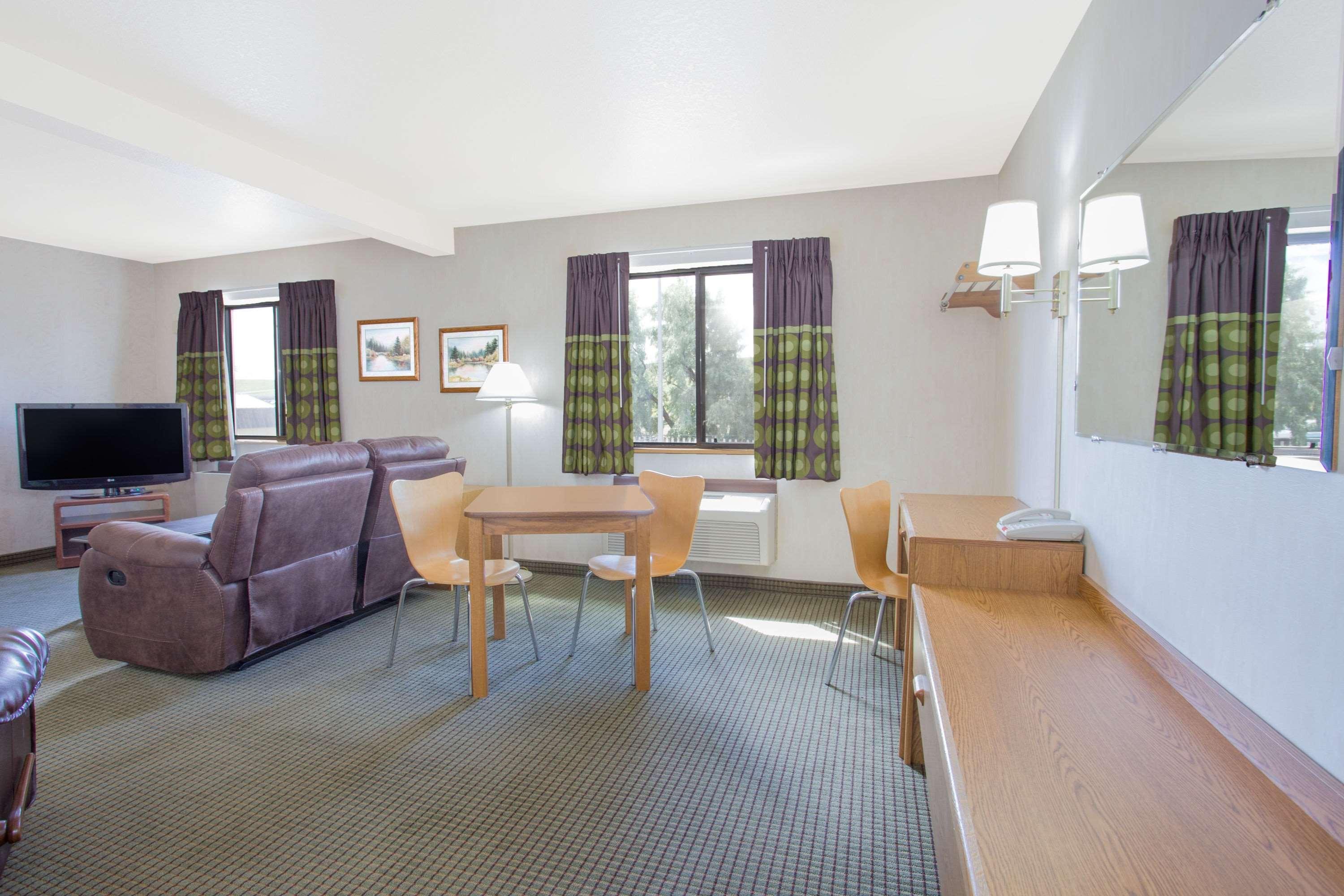 Hotel Super 8 By Wyndham Havre Esterno foto